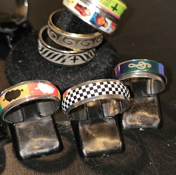 Rings Q - Picture 6 of 8